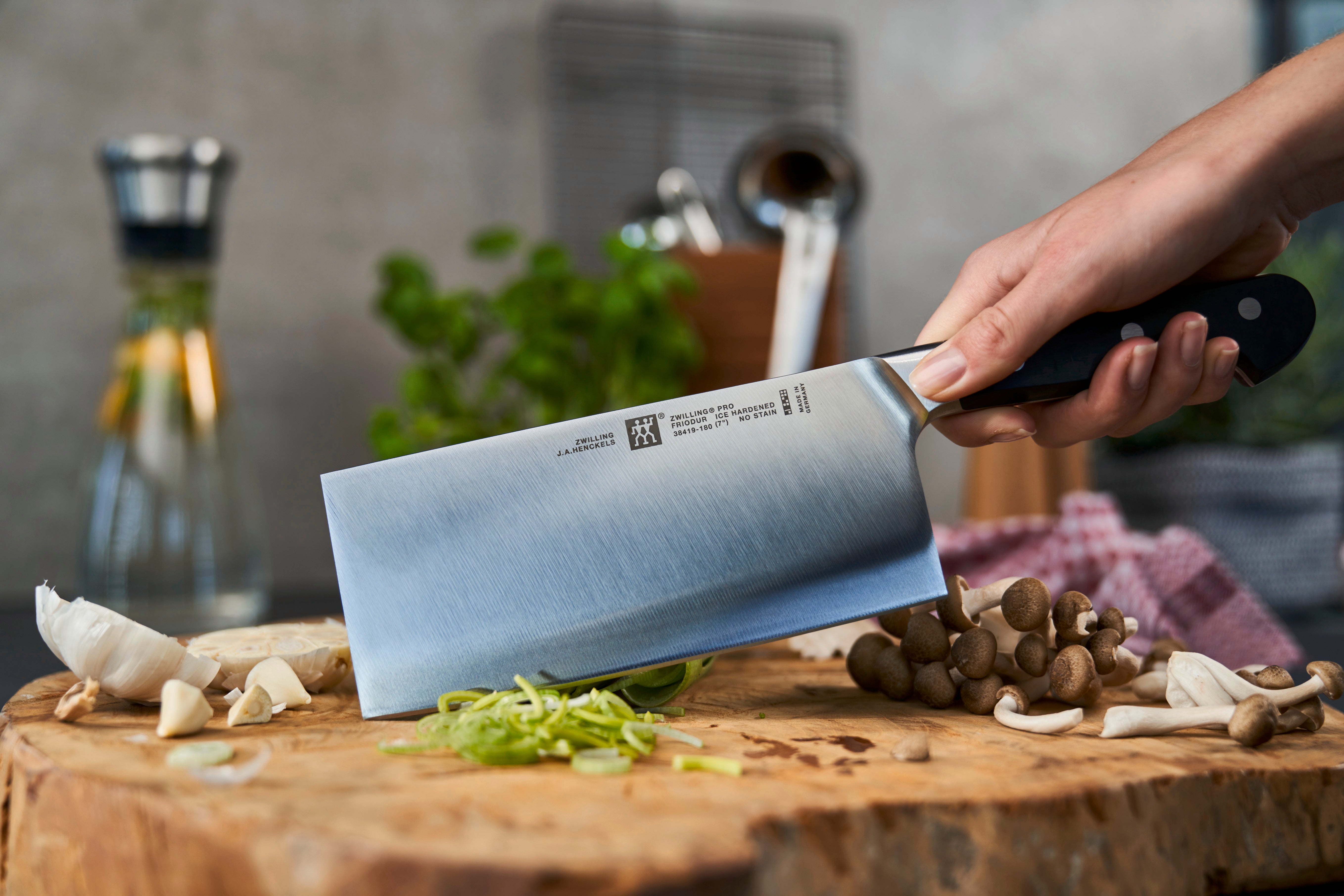 ZWILLING® Pro 18cm Chinese Chef's Knife