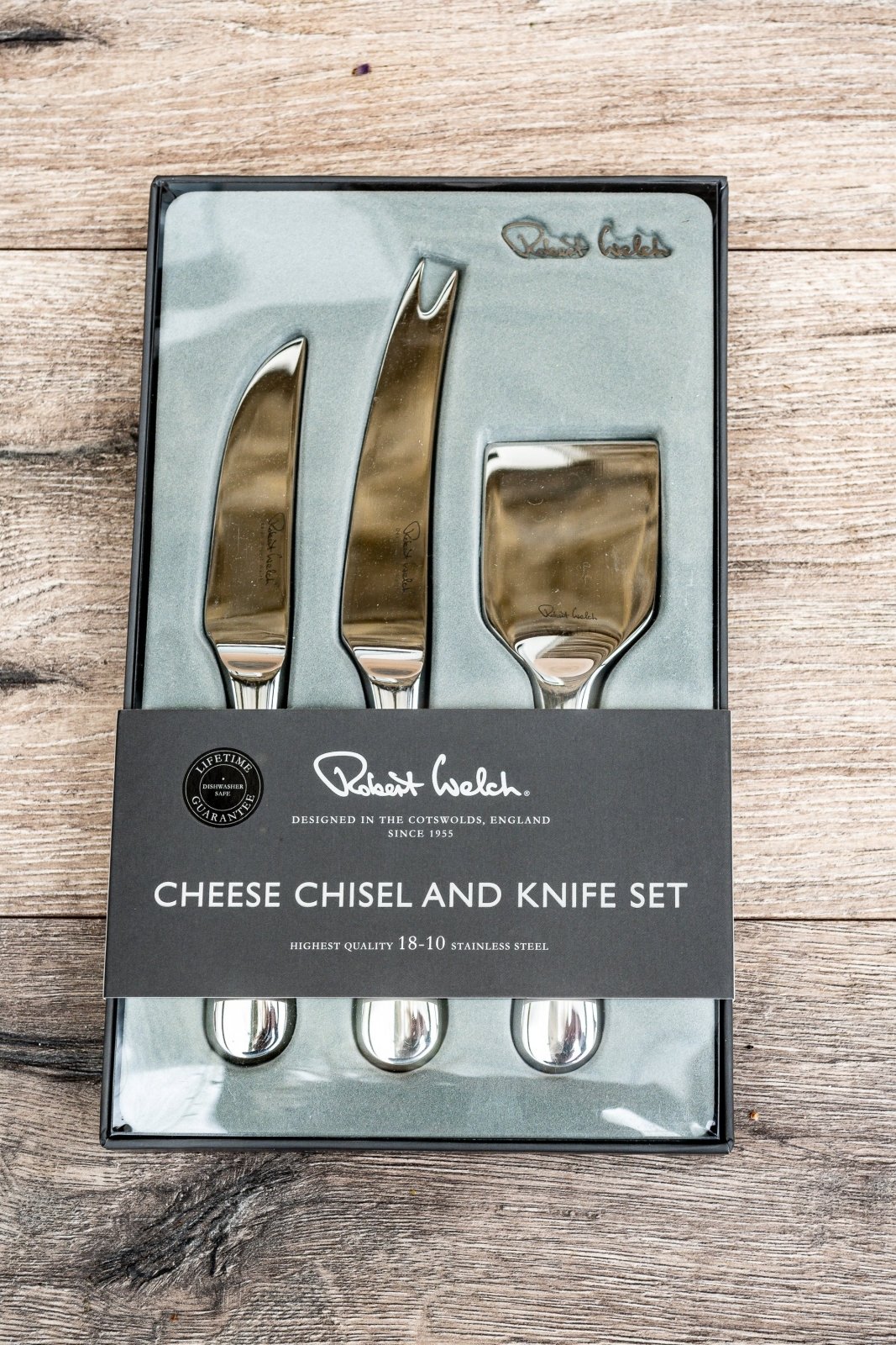 Robert Welch Cheese Chisel and Knife Set with Oak Cheese board - The Cotswold Knife Company